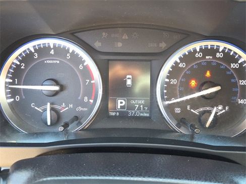 Used 2016 Toyota Highlander LE image 27