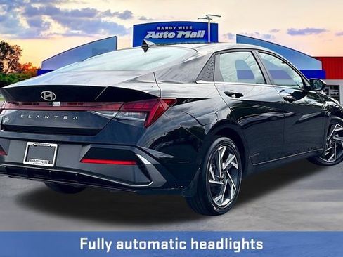 New 2025 Hyundai Elantra SEL image 18