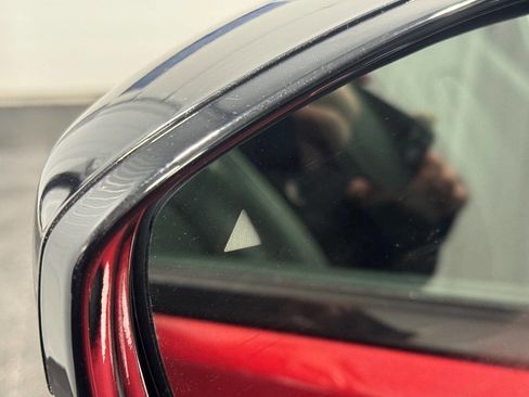 Used 2023 Chrysler Pacifica Limited w/ Uconnect Theater Family Group image 10