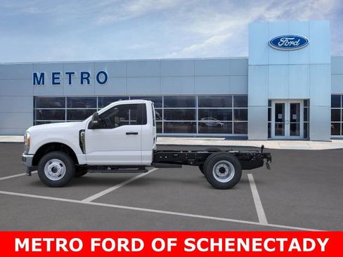 New 2025 Ford F350 XL w/ XL Chrome Package image 4