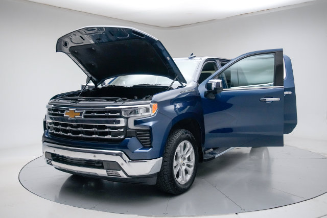 Used 2023 Chevrolet Silverado 1500 LTZ w/ LTZ Convenience Package II AWD/4WD image 17