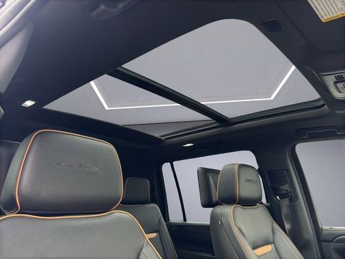Certified 2022 GMC Yukon XL AT4 w/ AT4 Premium Package AWD/4WD image 22