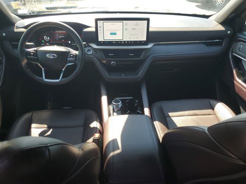 Certified 2025 Ford Explorer Platinum w/ Ultimate Package image 16