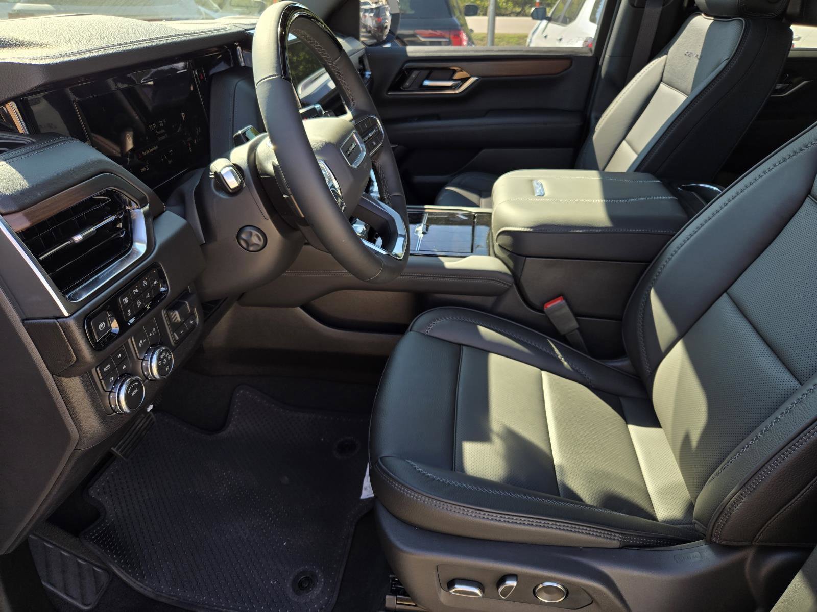 New 2026 GMC Yukon Denali w/ Advanced Technology Package AWD/4WD image 6