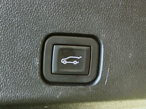 Used 2025 Chevrolet Traverse LT AWD/4WD image 30