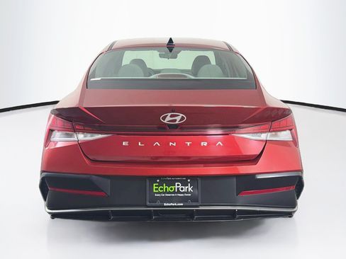 Used 2025 Hyundai Elantra SEL FWD image 7