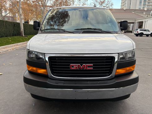Used 2024 GMC Savana 2500 w/ Driver Convenience Package image 4