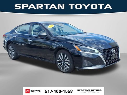Used 2024 Nissan Altima 2.5 SV FWD image 5