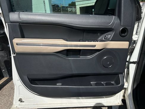Used 2022 Ford Expedition XLT AWD/4WD image 9