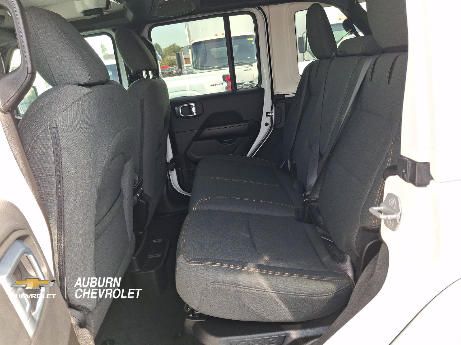 Used 2024 Jeep Wrangler Unlimited Sahara AWD/4WD image 18