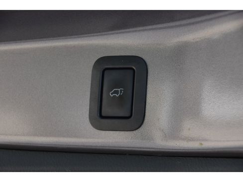 Used 2019 Toyota Highlander XLE AWD/4WD image 26
