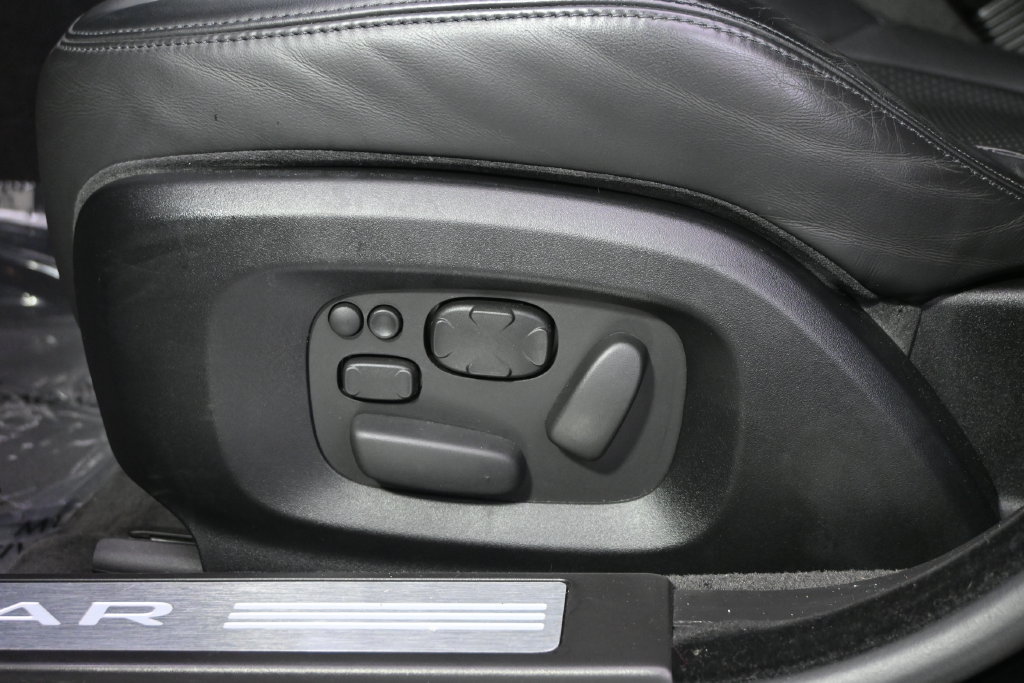 Used 2014 Jaguar XF Supercharged RWD image 14