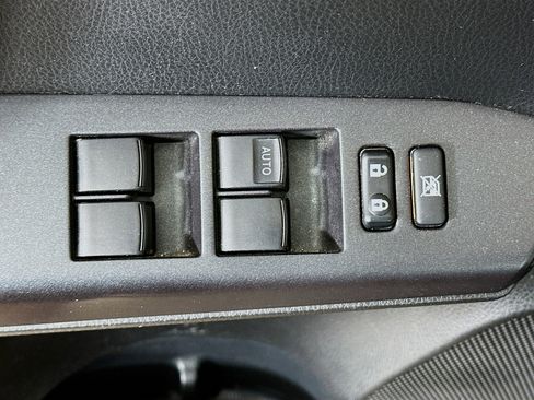 Used 2018 Toyota RAV4 LE image 15