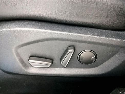 Used 2020 Ford Edge Titanium image 32