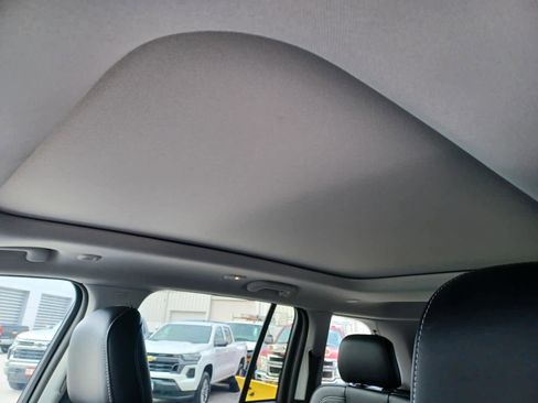 Used 2023 Jeep Grand Cherokee Limited image 18