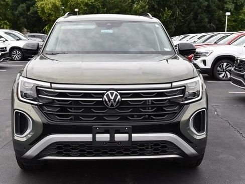 Used 2025 Volkswagen Atlas Peak Edition SE AWD/4WD image 4