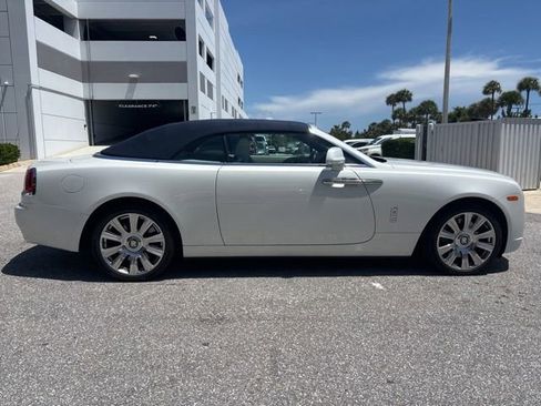 Used 2017 Rolls-Royce Dawn RWD image 2
