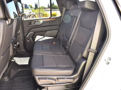 Used 2026 GMC Yukon Denali w/ Advanced Technology Package AWD/4WD image 18