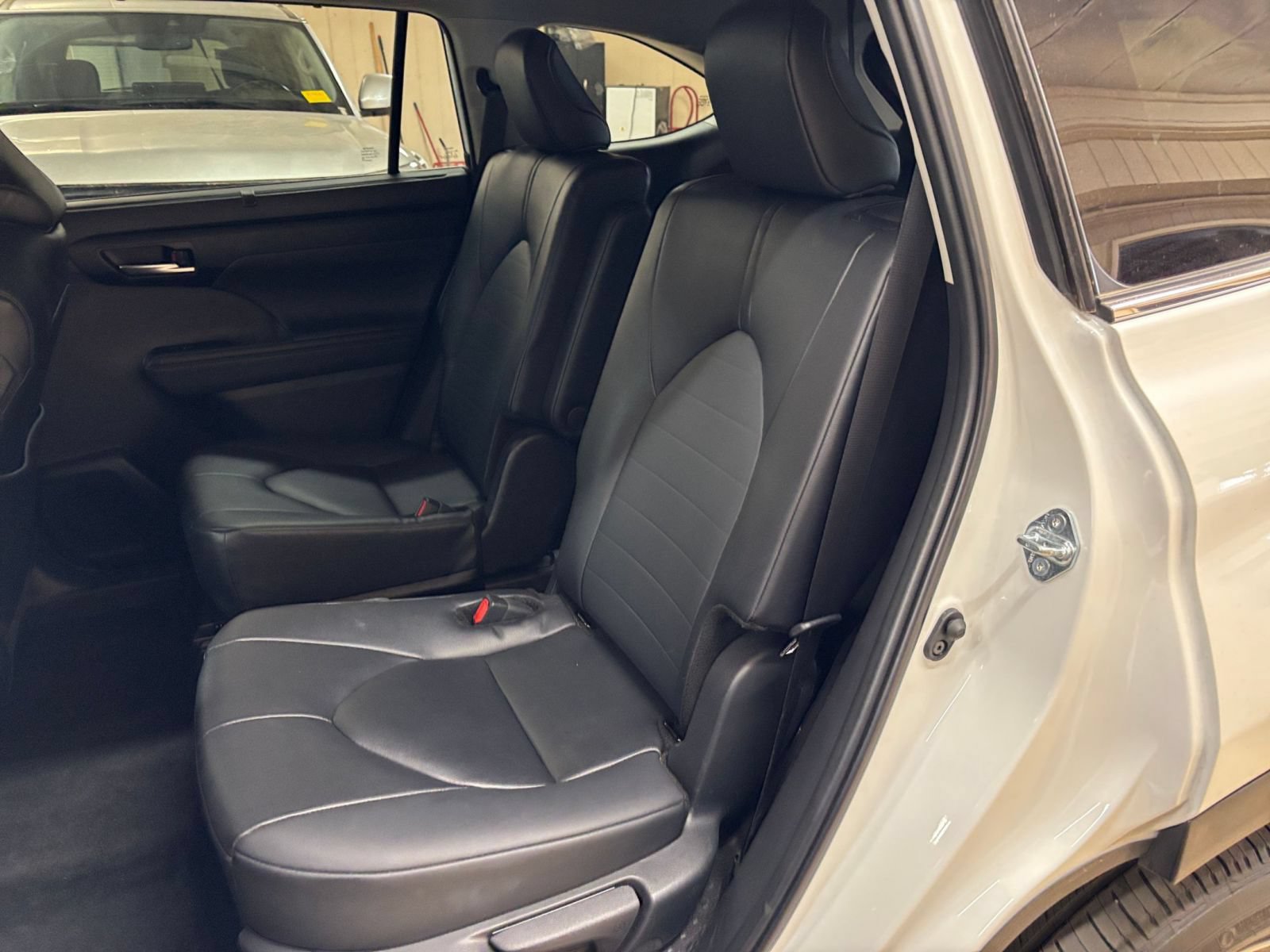 Used 2026 Toyota Highlander XLE AWD/4WD image 46