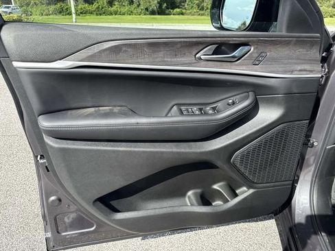 New 2025 Jeep Grand Cherokee Limited w/ Trailer Tow Package image 17