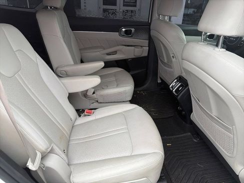 Used 2022 Kia Sorento SX Prestige w/ Panoramic Sunroof Package image 13
