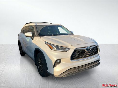 Used 2022 Toyota Highlander Bronze Edition FWD image 7