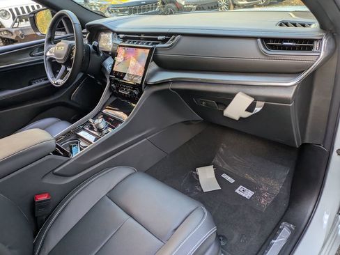 New 2025 Jeep Grand Cherokee L Overland w/ Advanced Protech Group III image 32