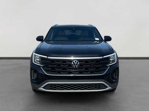 Used 2024 Volkswagen Atlas Cross Sport SE w/ Panoramic Sunroof Package FWD image 8