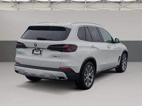 Used 2024 BMW X5 xDrive40i w/ Premium Package AWD/4WD image 11