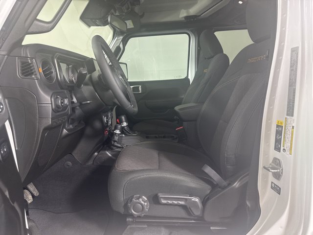 Used 2025 Jeep Gladiator Mojave w/ Convenience Group AWD/4WD image 11