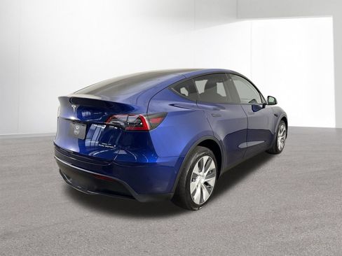 Used 2022 Tesla Model Y Long Range AWD/4WD image 34