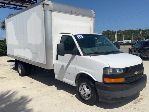 Used 2018 Chevrolet Express 3500 Extended w/ Driver Convenience Package RWD image 7