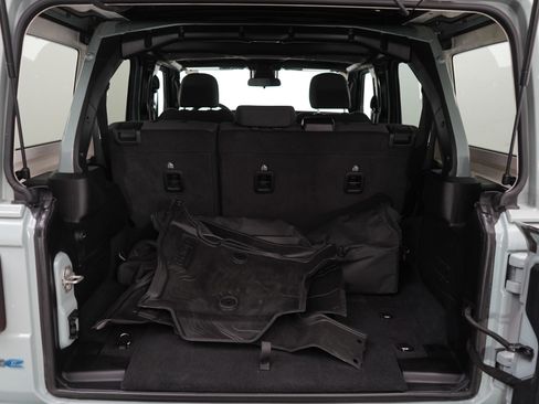 Used 2024 Jeep Wrangler Unlimited image 10