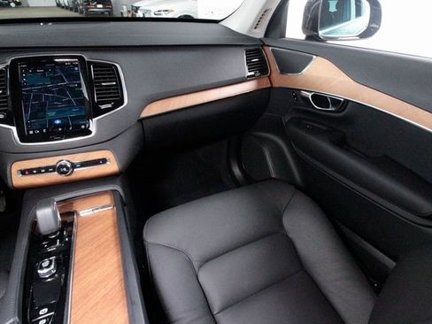 Certified 2025 Volvo XC90 B6 Plus w/ Protection Package Premier image 9