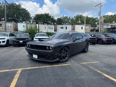 Used 2021 Dodge Challenger R/T w/ Driver Convenience Group RWD image 3