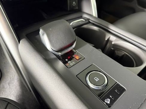 New 2025 Land Rover Discovery Metropolitan Edition image 24