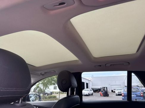 Used 2021 Mercedes-Benz GLC 300 image 17