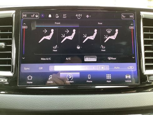 Used 2024 Chrysler Pacifica Touring-L image 25