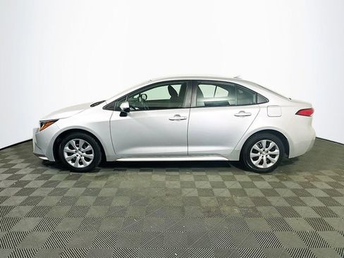 Used 2022 Toyota Corolla LE image 5