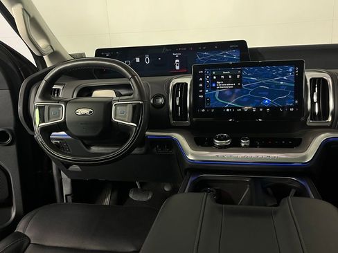 Used 2025 Ford Expedition Platinum AWD/4WD image 16