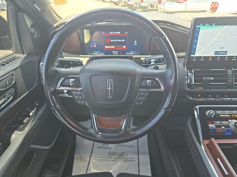 Used 2022 Lincoln Navigator Reserve AWD/4WD image 10
