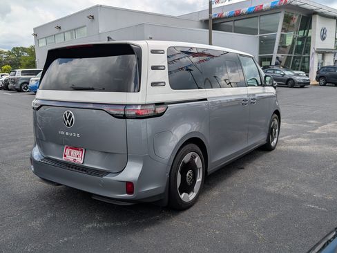 Used 2025 Volkswagen ID. Buzz Pro S Plus w/ Cupholders Package RWD image 3