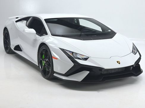 Used 2023 Lamborghini Huracan Tecnica image 3