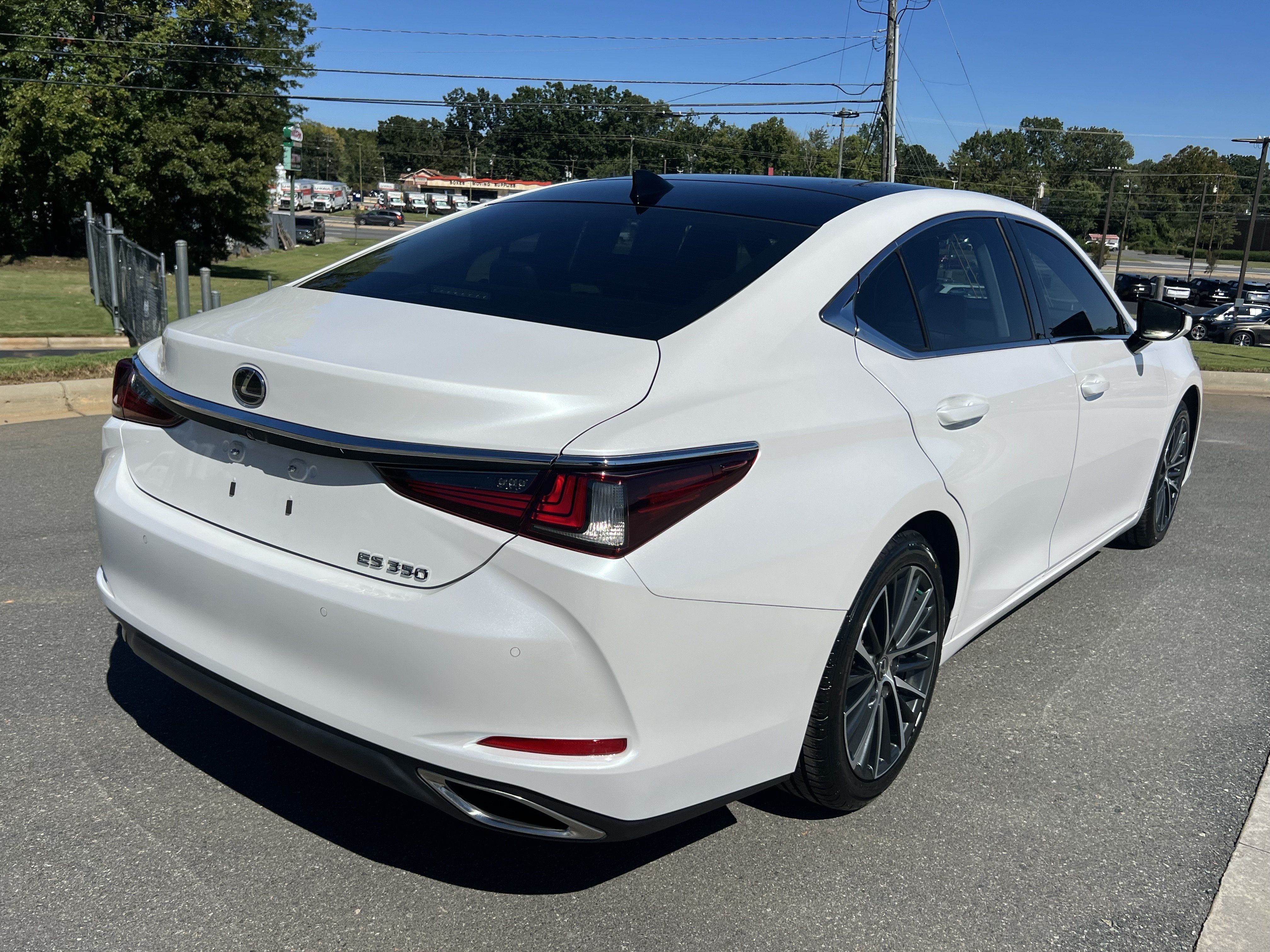 Used 2024 Lexus ES 350 w/ Premium Package FWD image 9