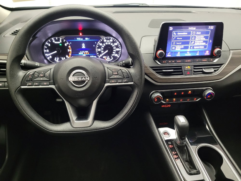 Used 2024 Nissan Altima 2.5 SV FWD image 22