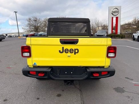 Used 2023 Jeep Gladiator Rubicon w/ Cold Weather Group image 6