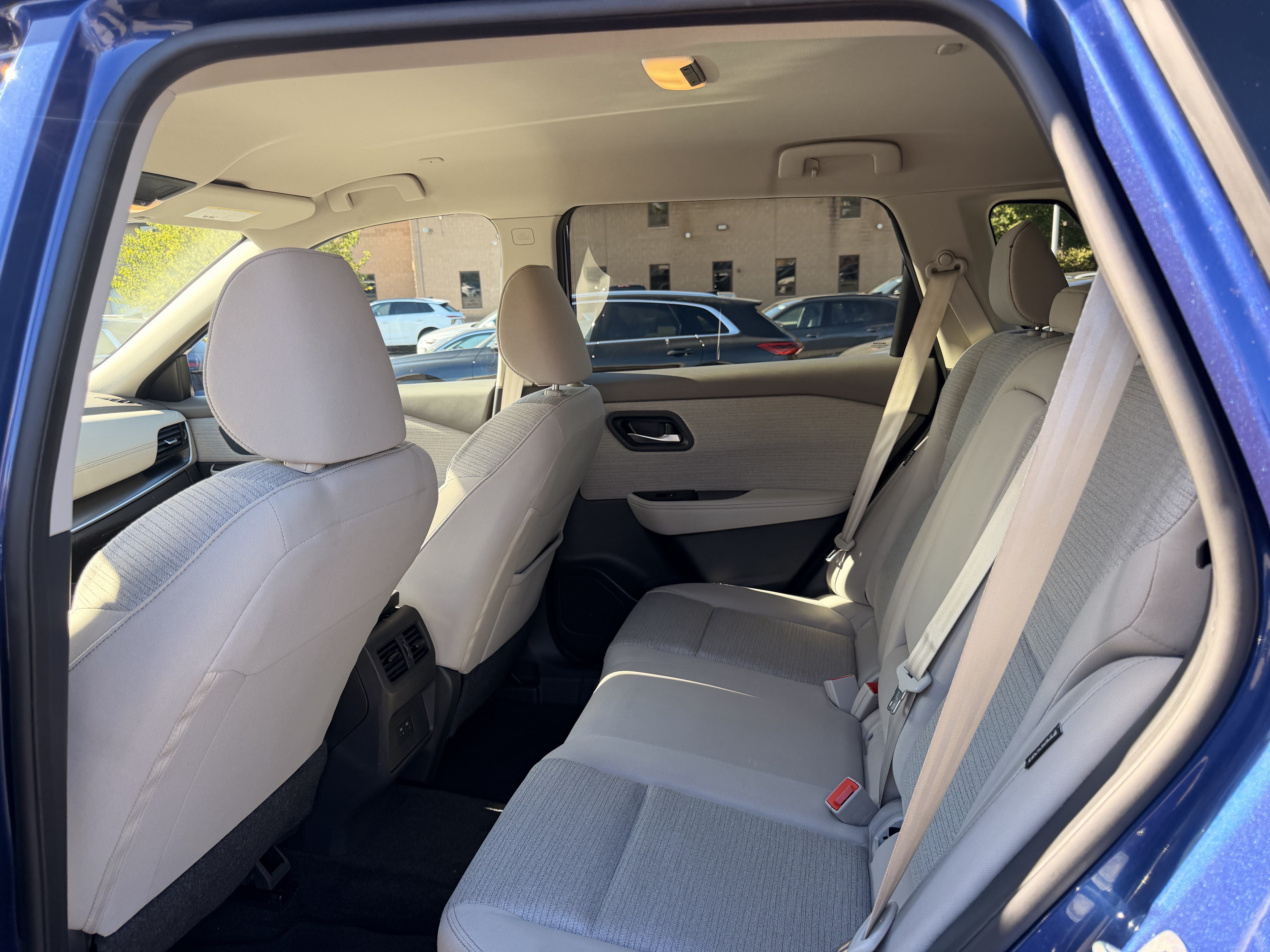 Used 2023 Nissan Rogue SV AWD/4WD image 30