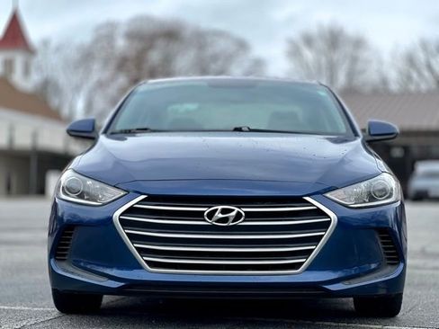 Used 2017 Hyundai Elantra SE image 2
