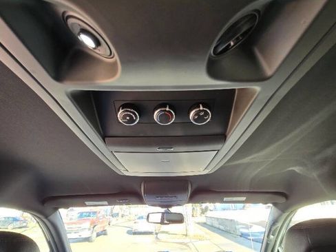 Used 2016 Dodge Grand Caravan SXT image 38