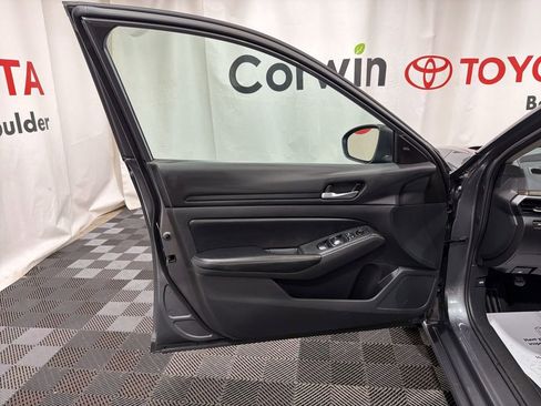 Used 2024 Nissan Altima 2.5 SV FWD image 19